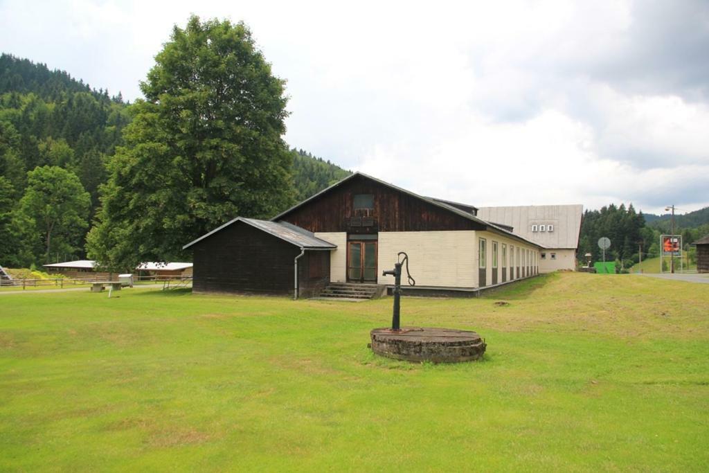Pod Javorem Hotel Velke Karlovice Exterior photo